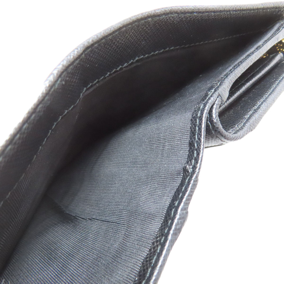 PRADA Triangle Charm Bifold Wallet with Coin Pocket Safiano Ladies [Used]