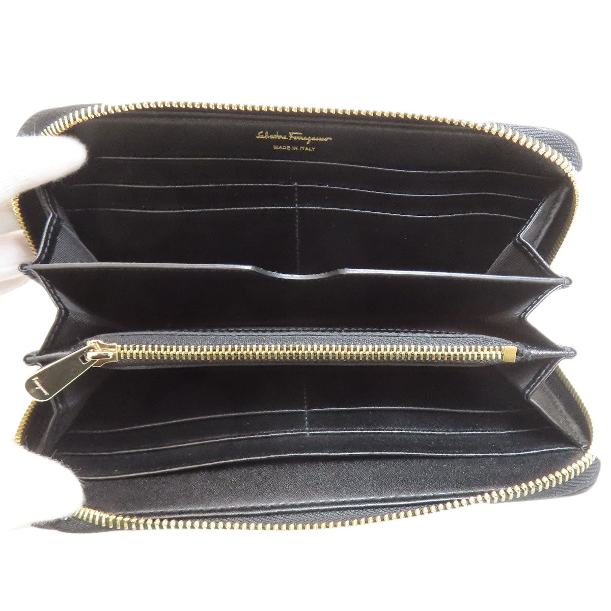 Salvatore Ferragamo GanciniHardware Long wallet (with coin pocket) Leather Ladies [Used]