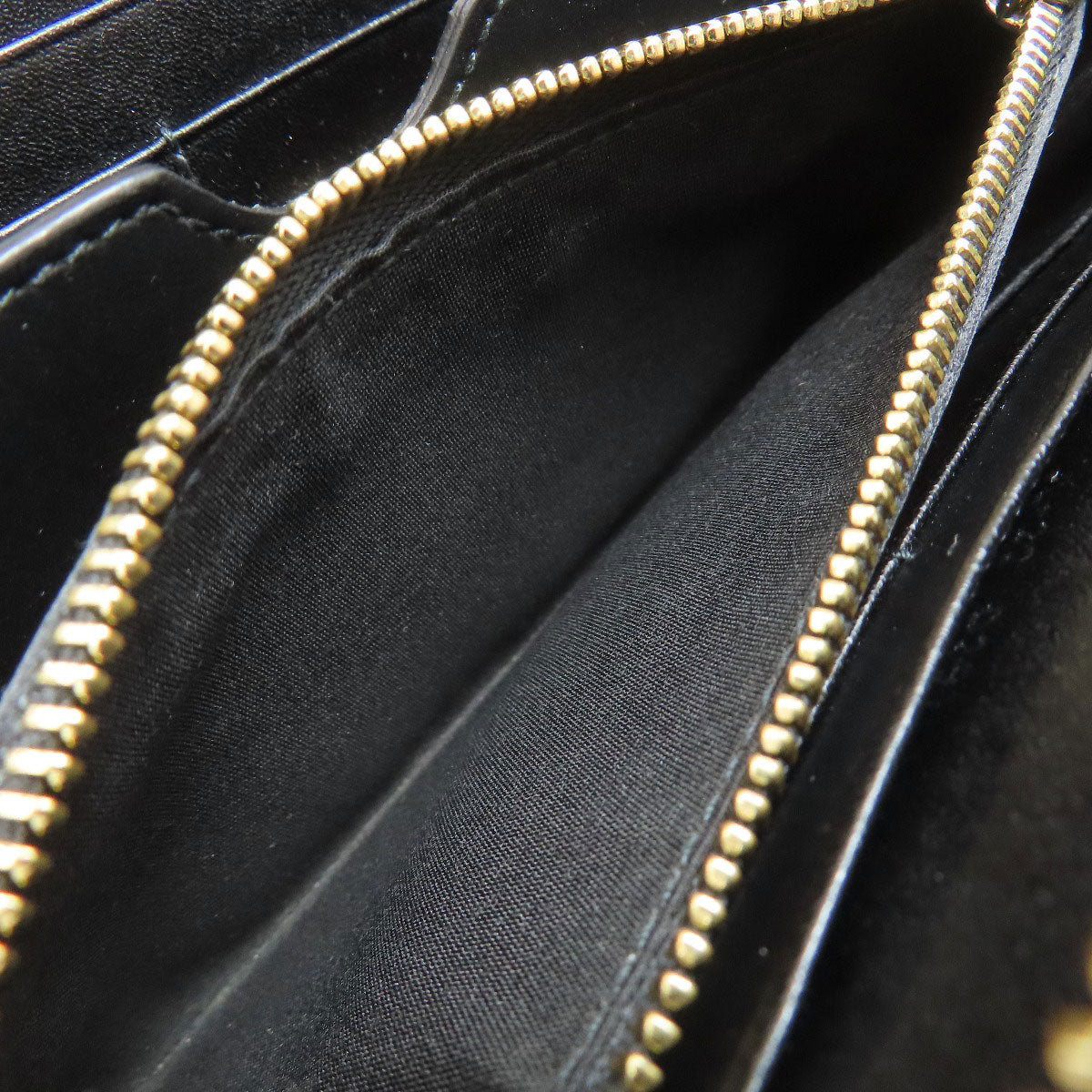 Salvatore Ferragamo GanciniHardware Long wallet (with coin pocket) Leather Ladies [Used]