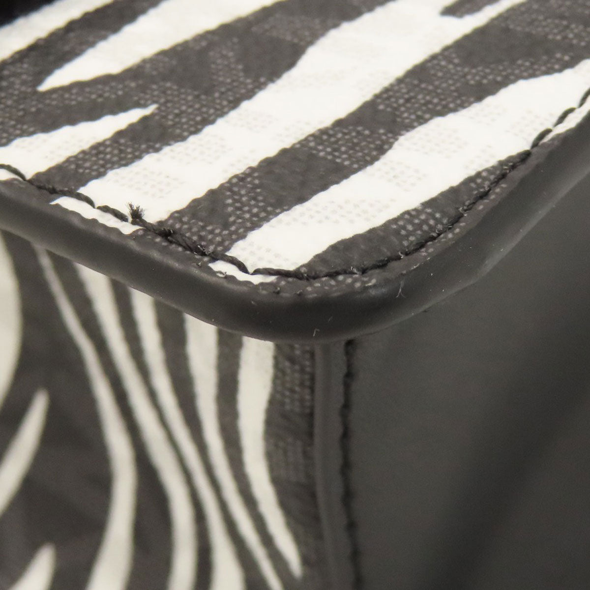 Michael Kors ChainShoulder MK Signature Zebra Pattern Shoulder Bag PVC Ladies [Used]