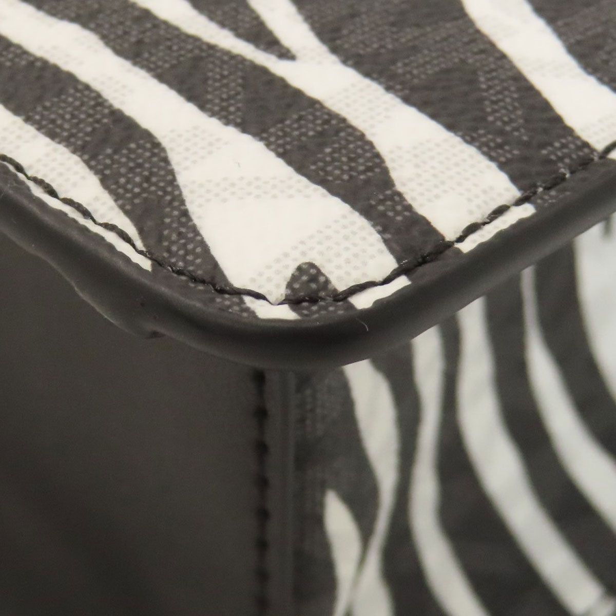 Michael Kors ChainShoulder MK Signature Zebra Pattern Shoulder Bag PVC Ladies [Used]