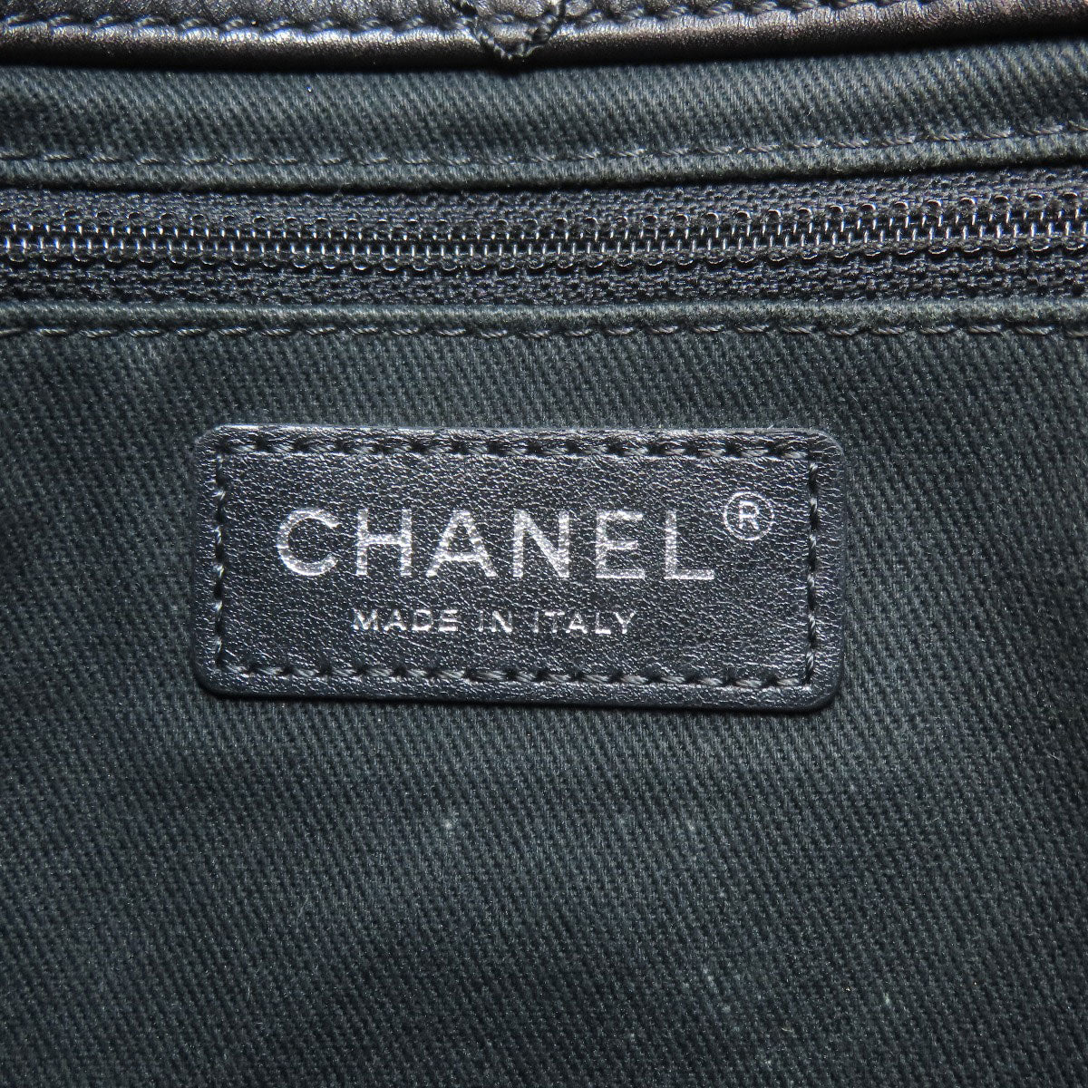 CHANEL Matelasse SilverHardware Shoulder Bag Calf Ladies [Used]