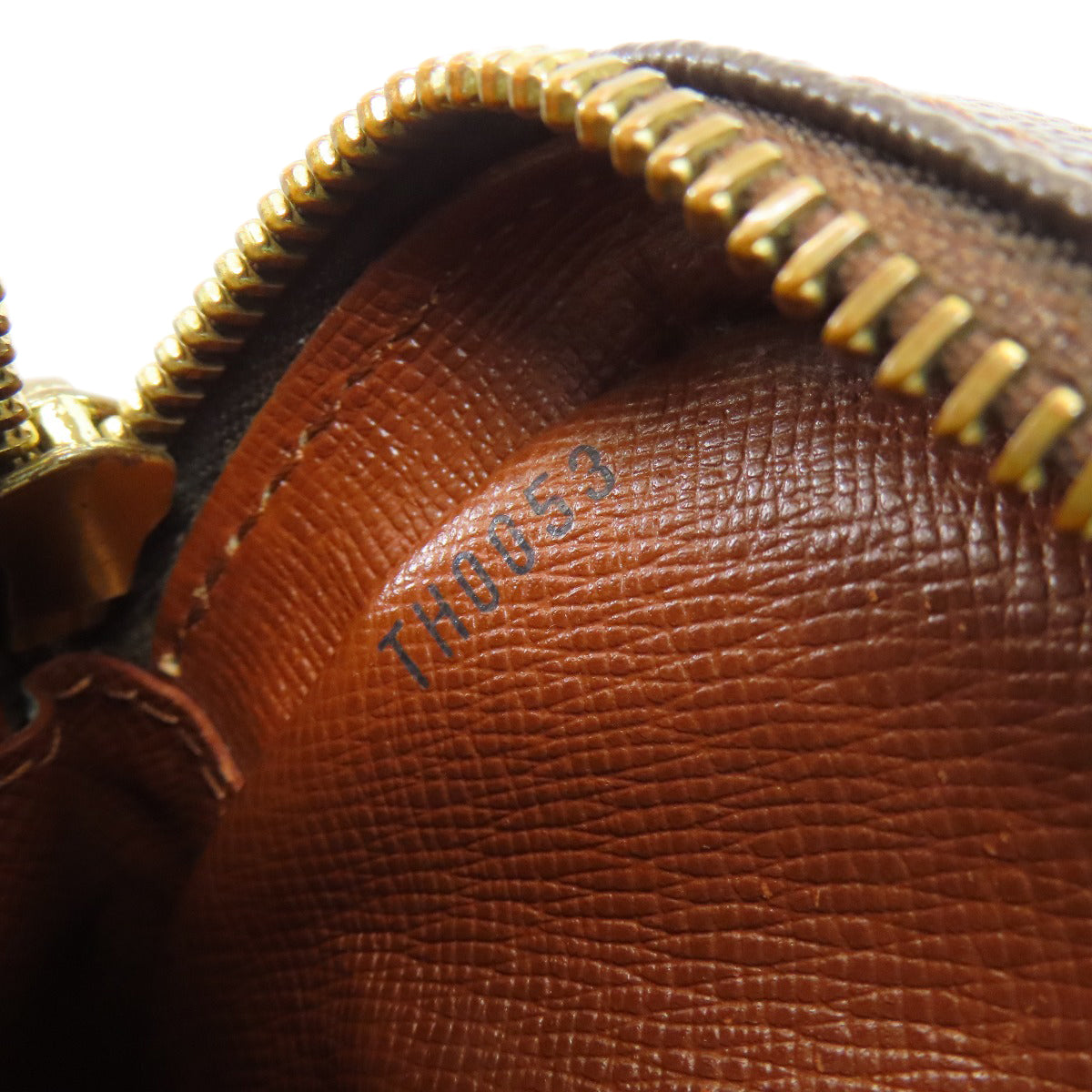 LOUIS VUITTON M45236 Amazon Shoulder Bag Monogram canvas Ladies [Used]