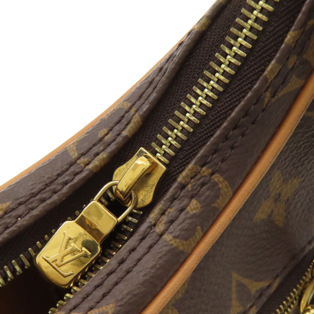 LOUIS VUITTON M81098 loop Shoulder Bag Monogram canvas Ladies [Used]