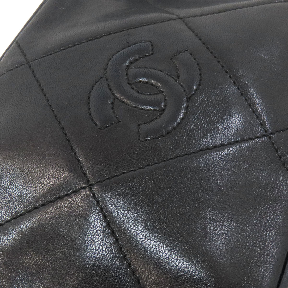 CHANEL ChainShoulder Matelasse GoldHardware Shoulder Bag Lambskin Ladies [Used]