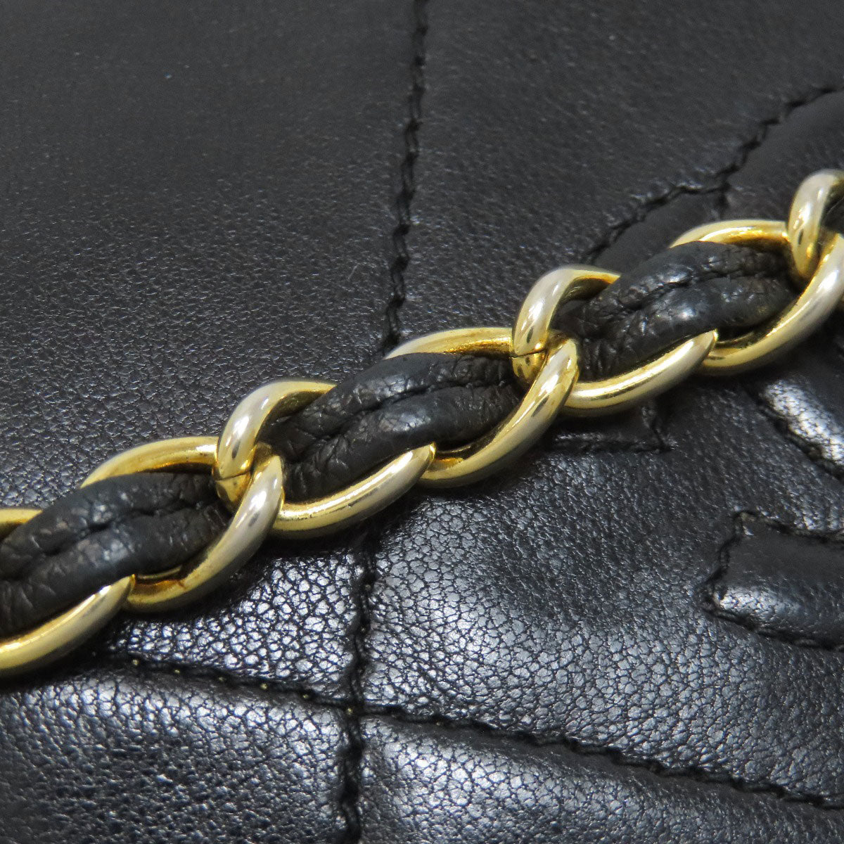 CHANEL ChainShoulder Matelasse GoldHardware Shoulder Bag Lambskin Ladies [Used]