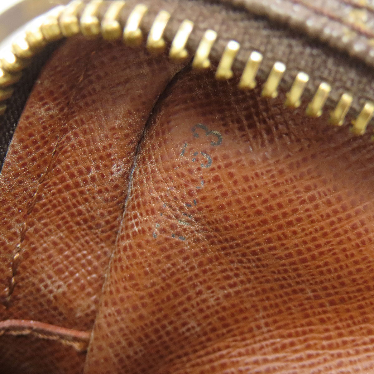 LOUIS VUITTON M45236 Amazon Shoulder Bag Monogram canvas Ladies [Used]