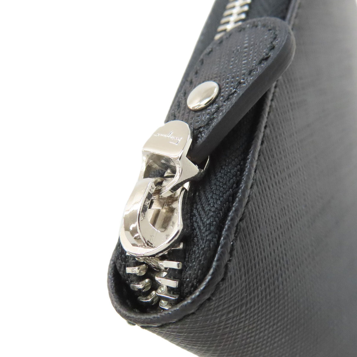 Salvatore Ferragamo GanciniHardware Long wallet (with coin pocket) Leather Ladies [Used]