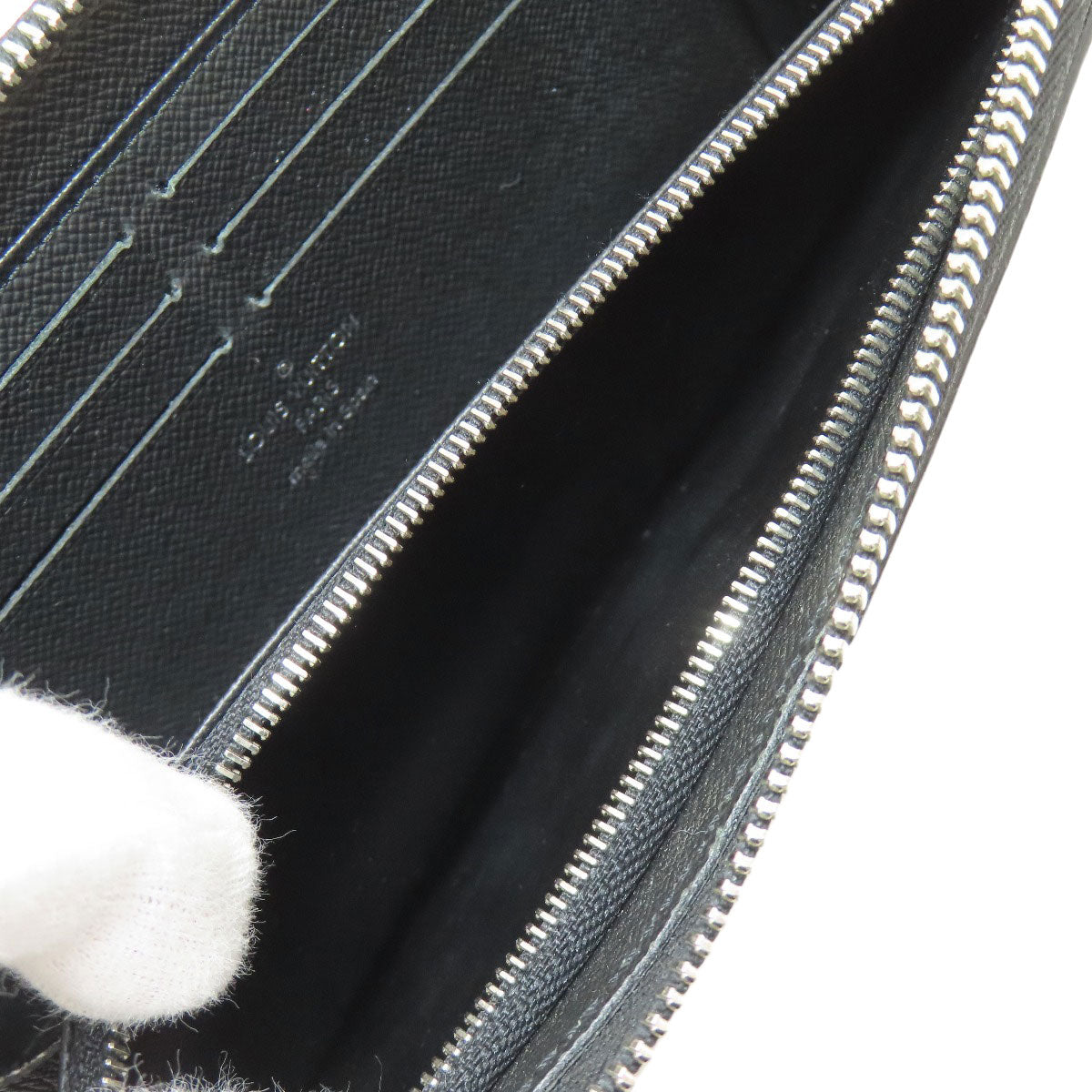 LOUIS VUITTON M69409 Zippy Dragonne Long wallet (with coin pocket) Taiga Ladies [Used]