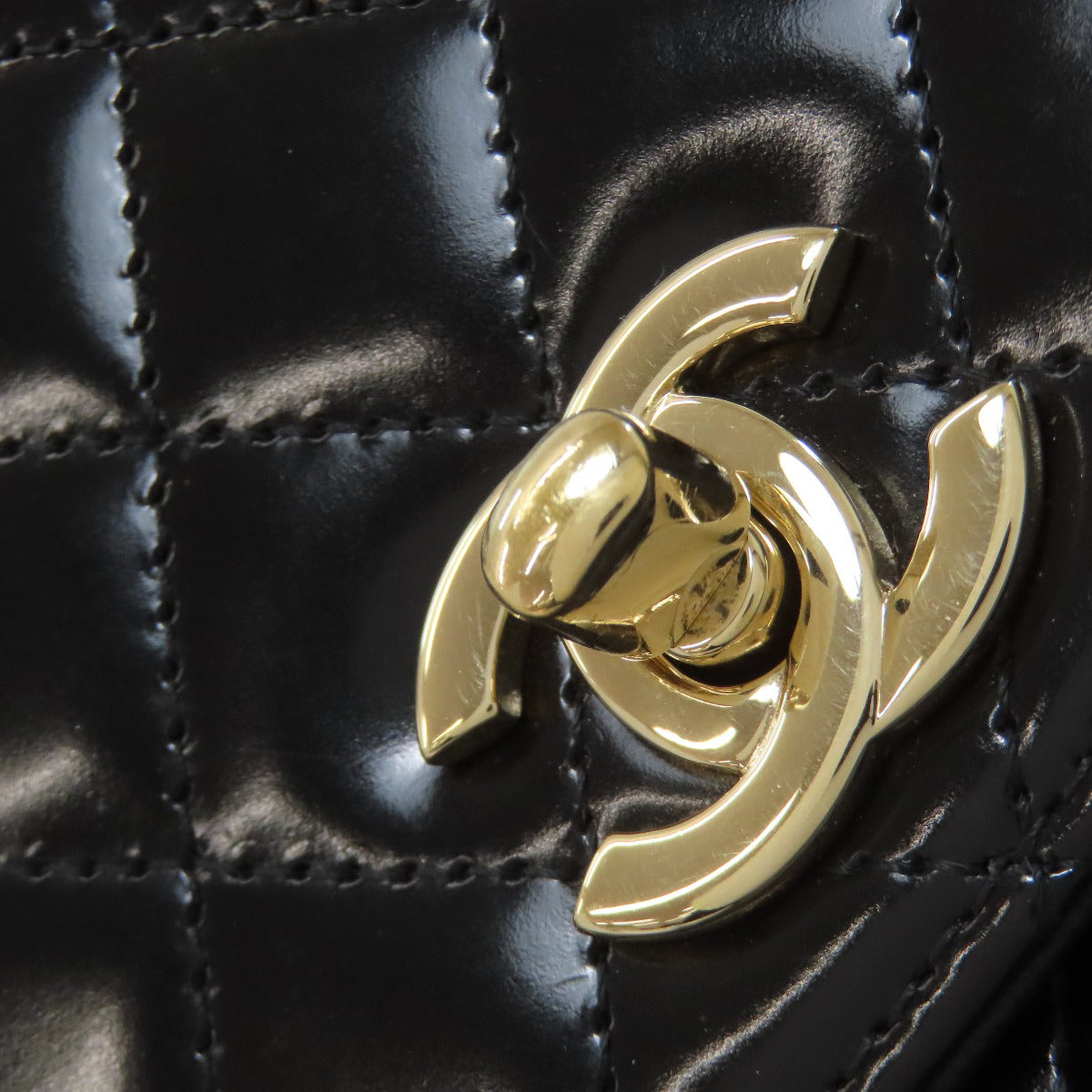 CHANEL ChainShoulder Matelasse GoldHardware Shoulder Bag Calf Ladies [Used]