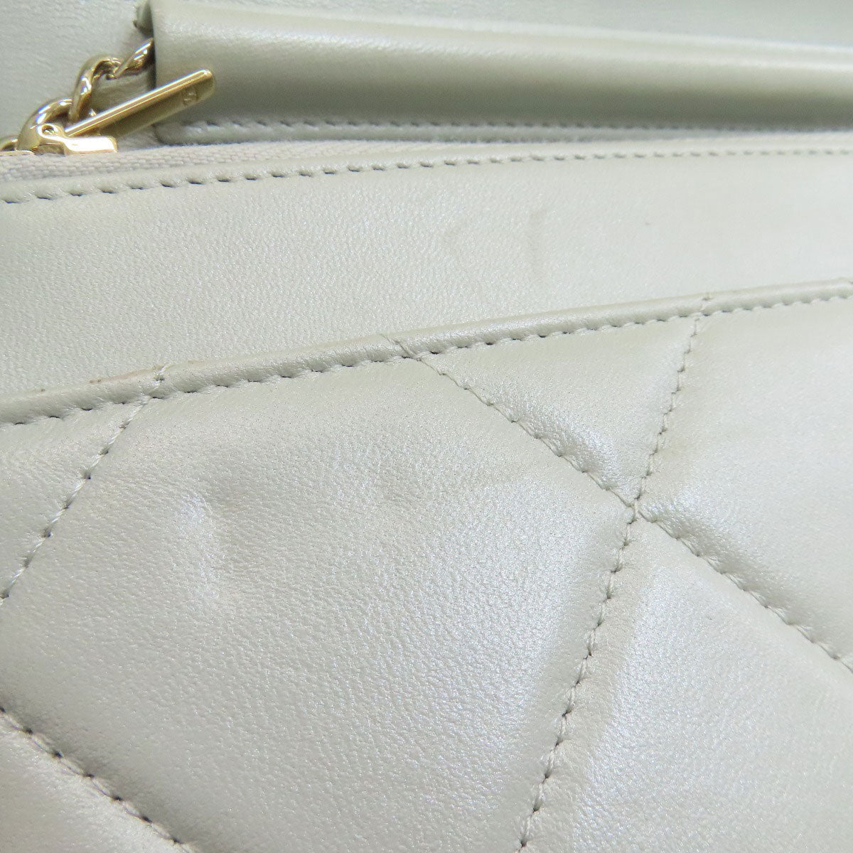 CHANEL ChainShoulder Matelasse GoldHardware Shoulder Bag Lambskin Ladies [Used]