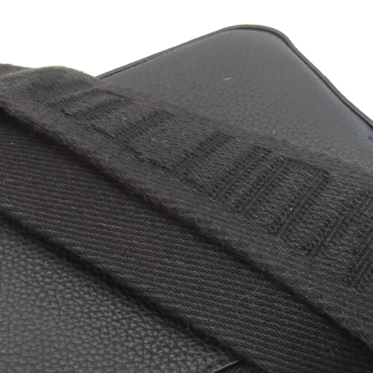 LOUIS VUITTON M59161 Alpha Wearable Wallet Aerogram Shoulder Bag Taurillon Clemence mens [Used]