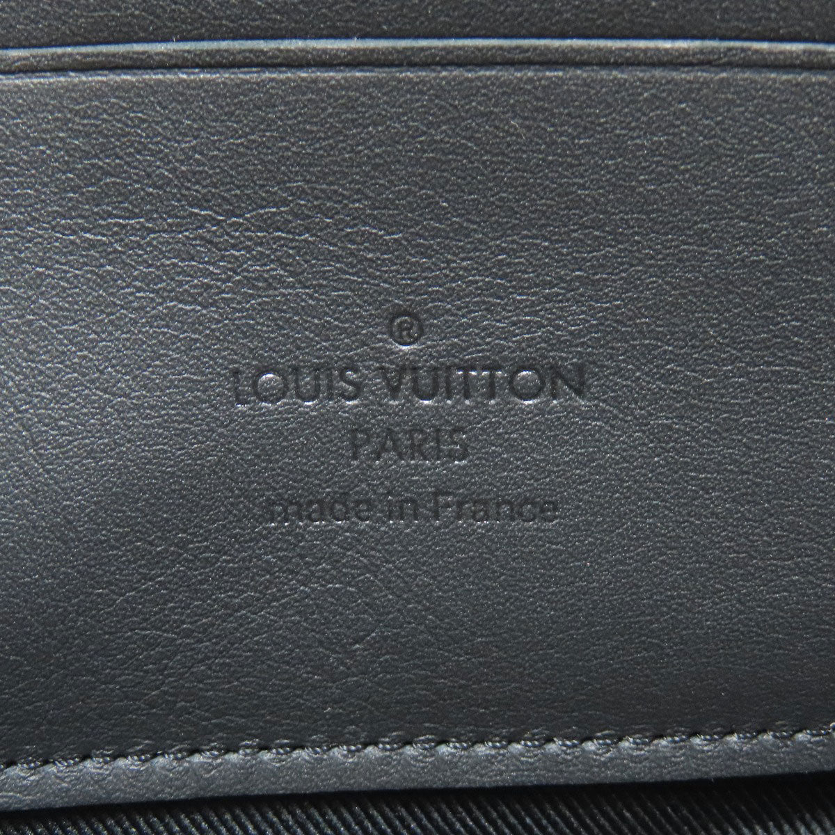 LOUIS VUITTON M59161 Alpha Wearable Wallet Aerogram Shoulder Bag Taurillon Clemence mens [Used]