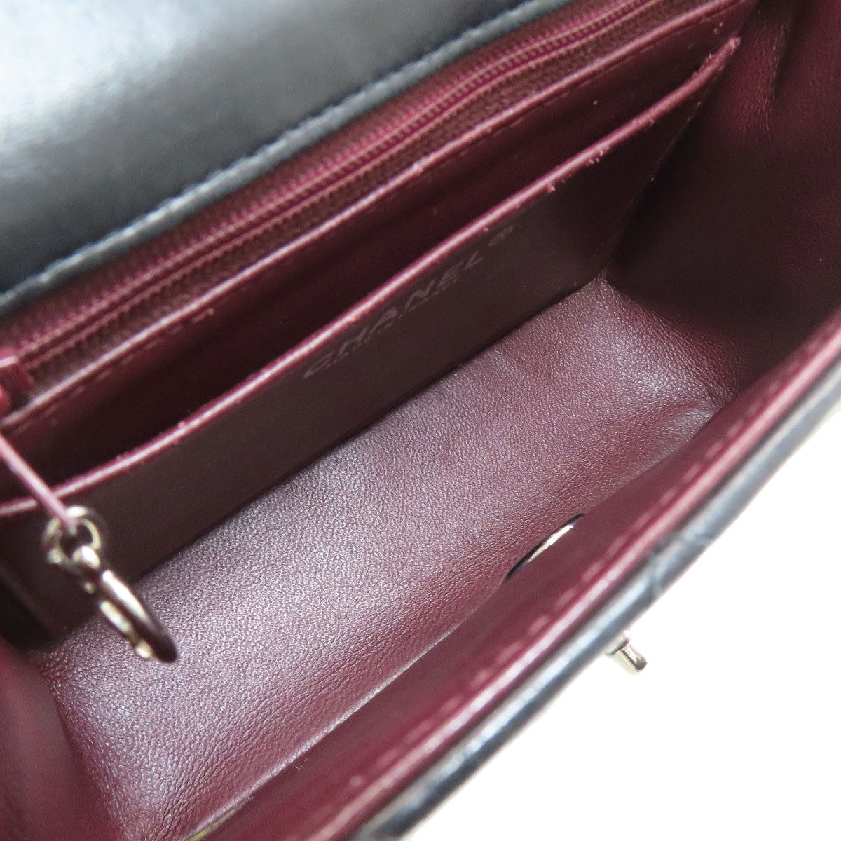 CHANEL ChainShoulder Matelasse SilverHardware Shoulder Bag Lambskin Ladies [Used]