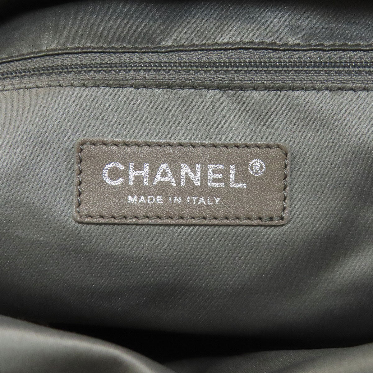 CHANEL Matelasse SilverHardware Tote Bag Grained Calfskin Skin Ladies [Used]