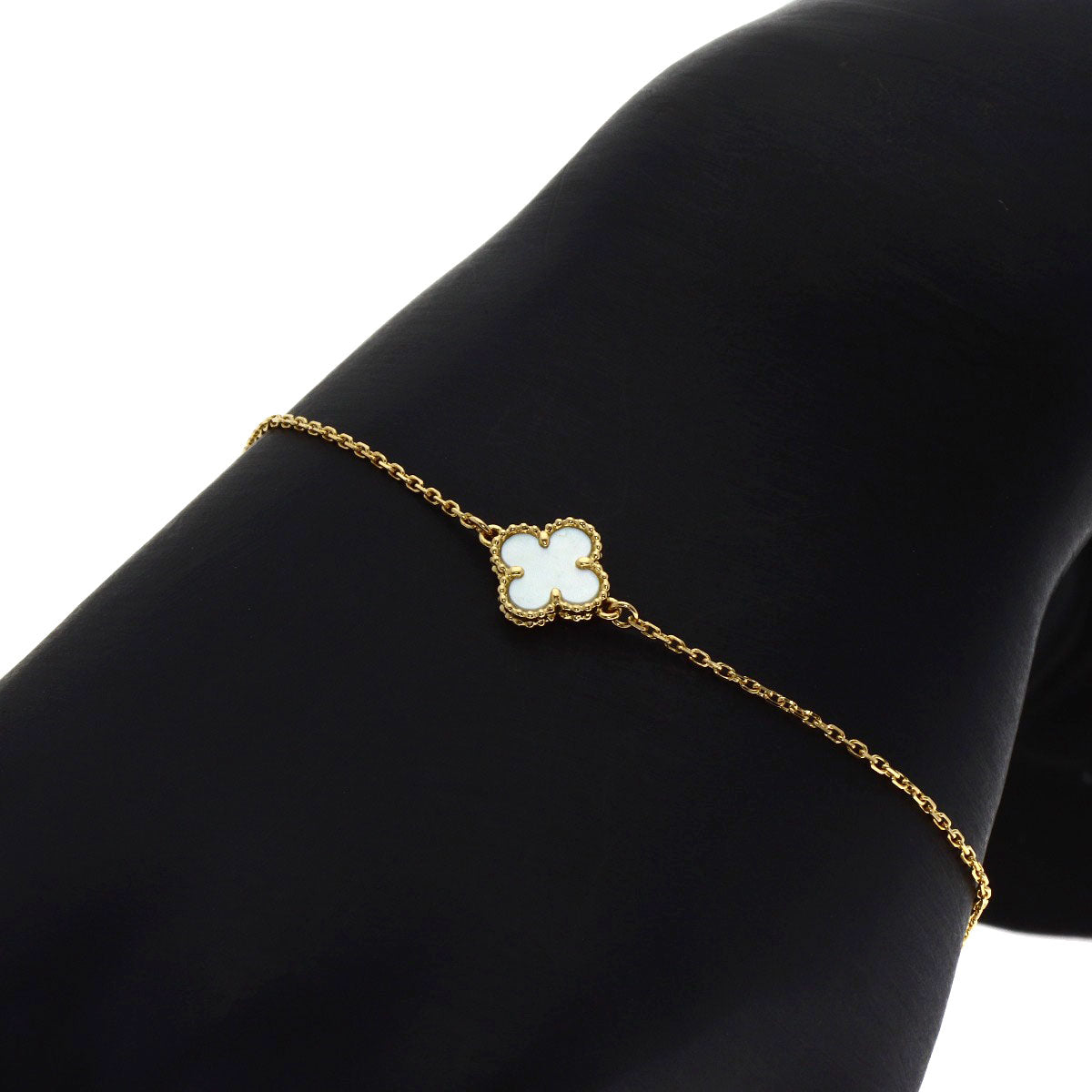 Van Cleef & Arpels Sweet Alhambra Mother of Pearl Bracelet K18 Yellow Gold Ladies [Used]