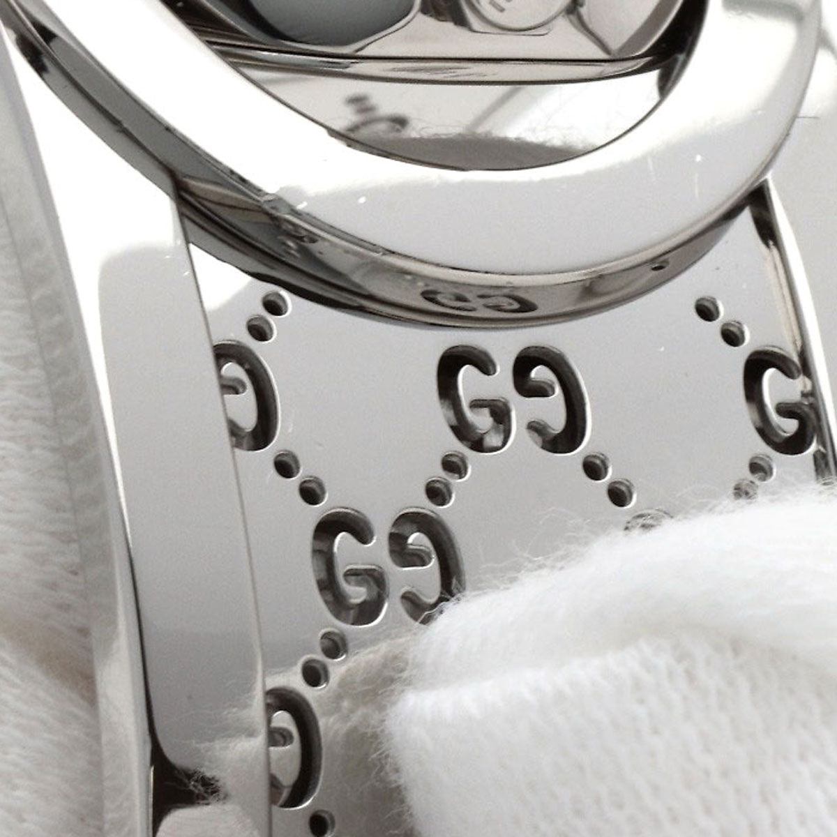 GUCCI Twirl bangle Watches YA112 Stainless Steel/Stainless Steel Ladies