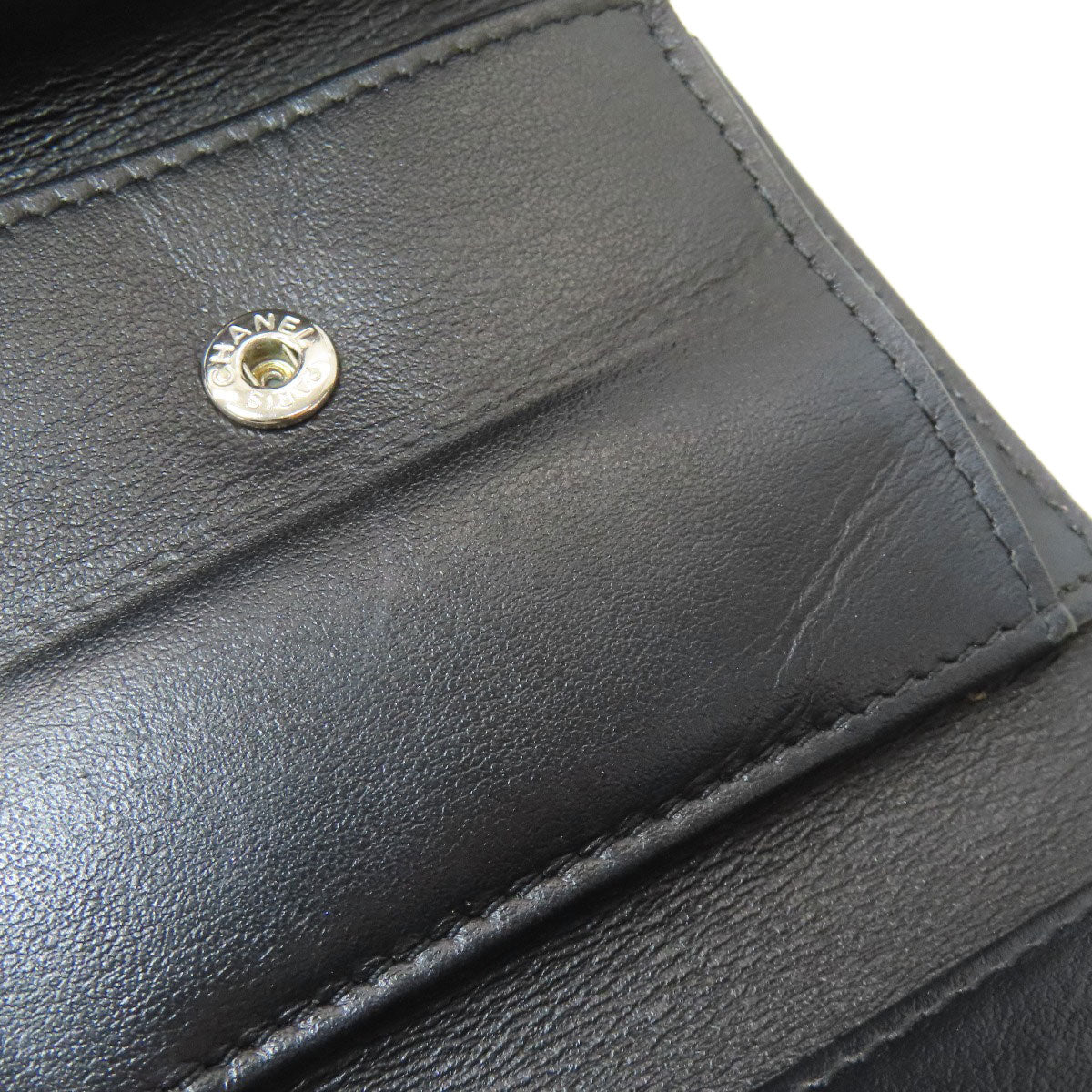 CHANEL Matelasse Tri-Fold Wallet Bifold Wallet with Coin Pocket Grained Calfskin Skin Ladies [Used]