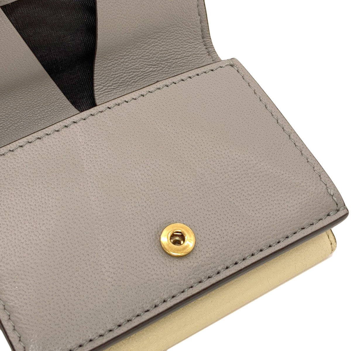 GIVENCHY logo Bifold Wallet with Coin Pocket Leather Ladies [Used]