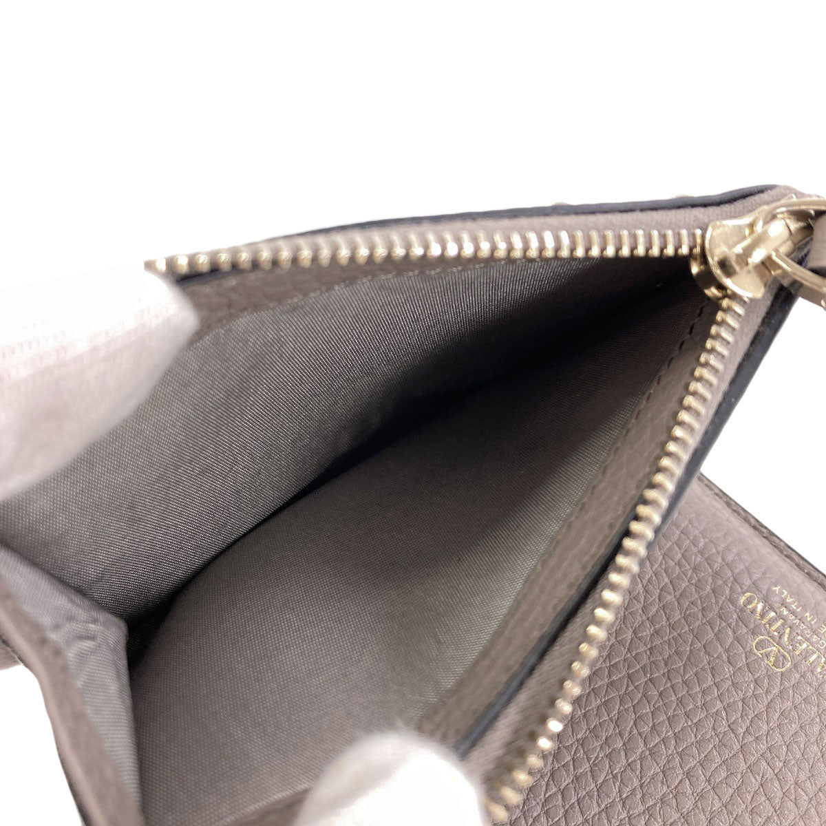 VALENTINO Studs Bifold Wallet with Coin Pocket Leather Ladies [Used]