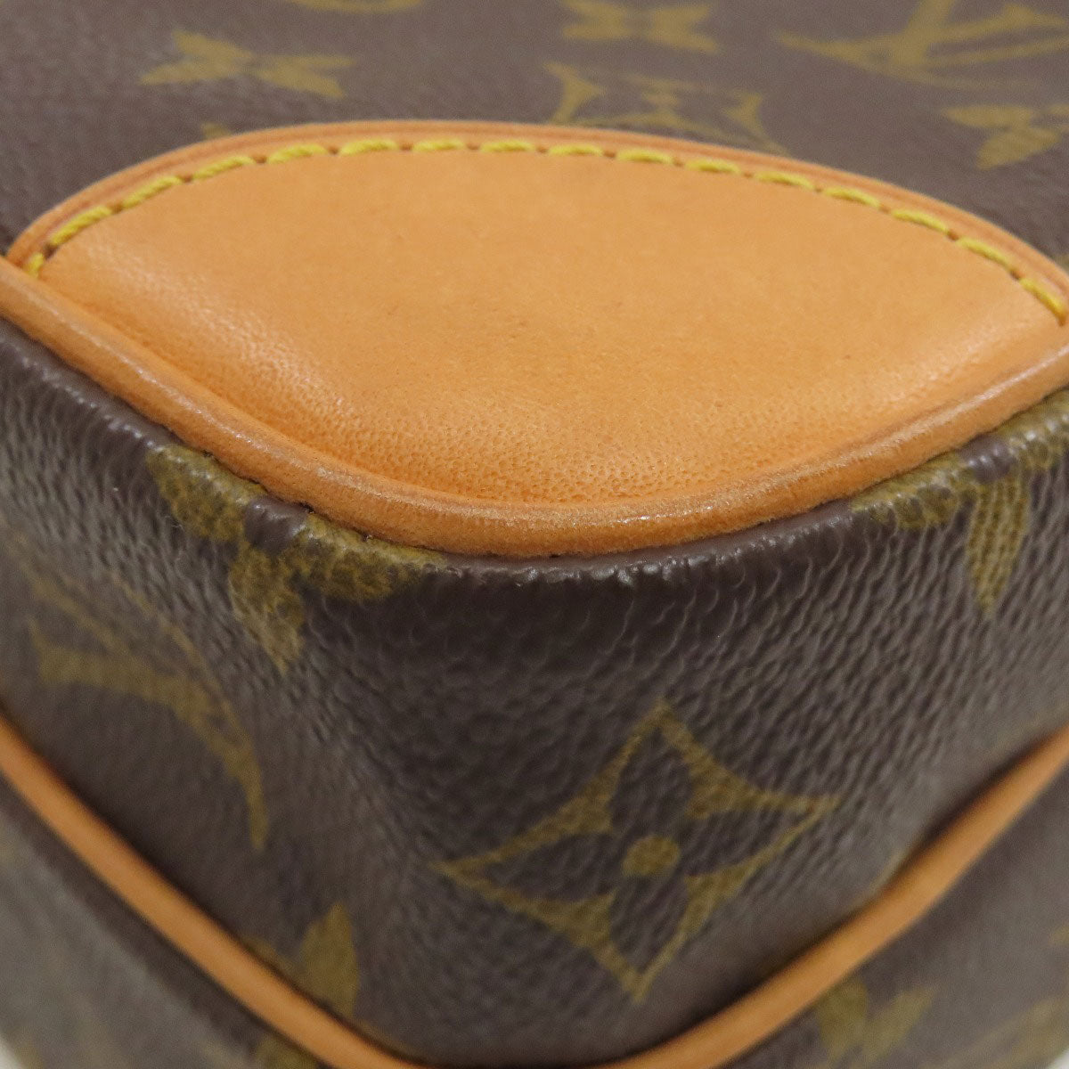 LOUIS VUITTON M45236 Amazon Shoulder Bag Monogram canvas Ladies [Used]