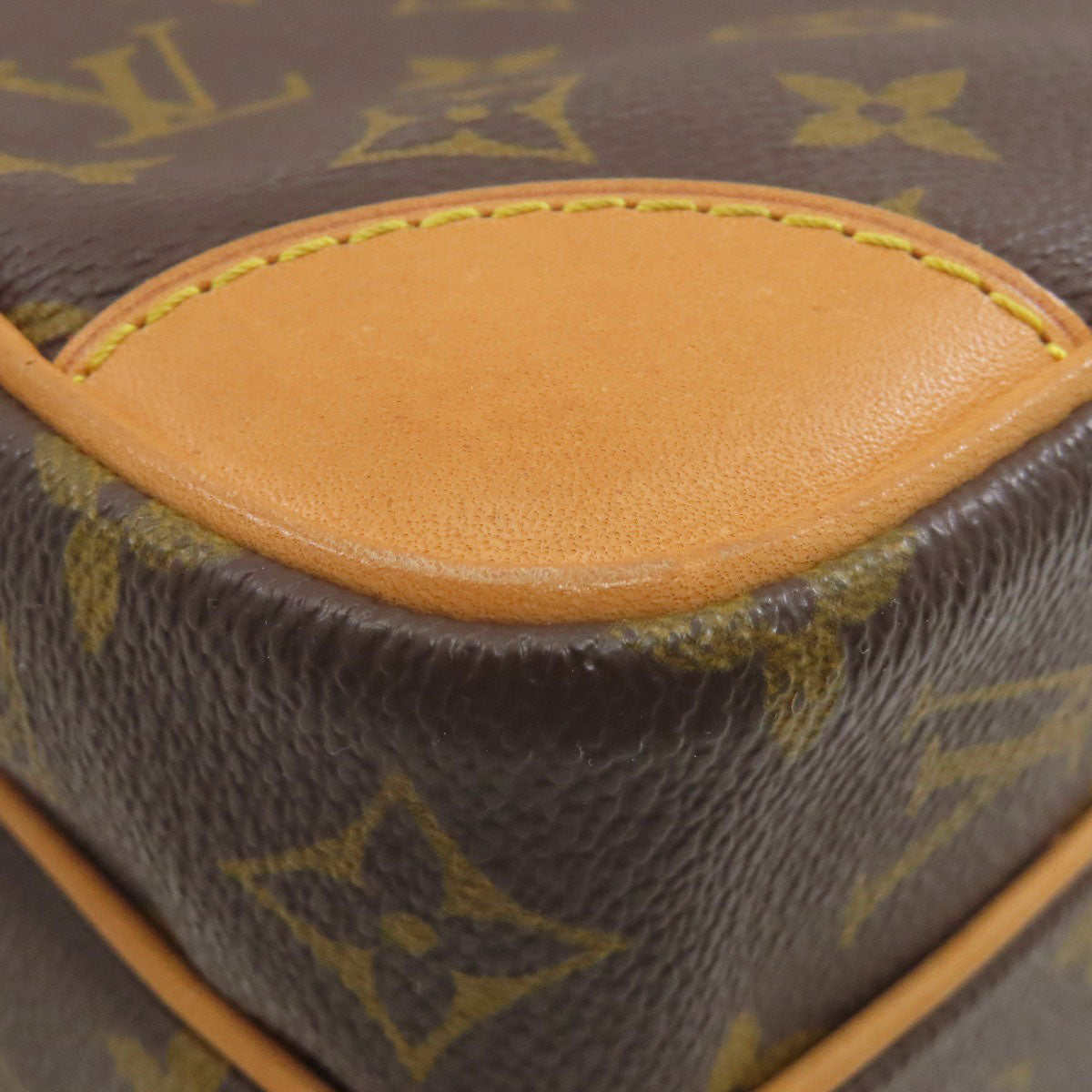 LOUIS VUITTON M45236 Amazon Shoulder Bag Monogram canvas Ladies [Used]