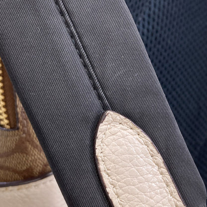 COACH 5671 Signature Backpack Â· Daypack PVC Ladies [Used]