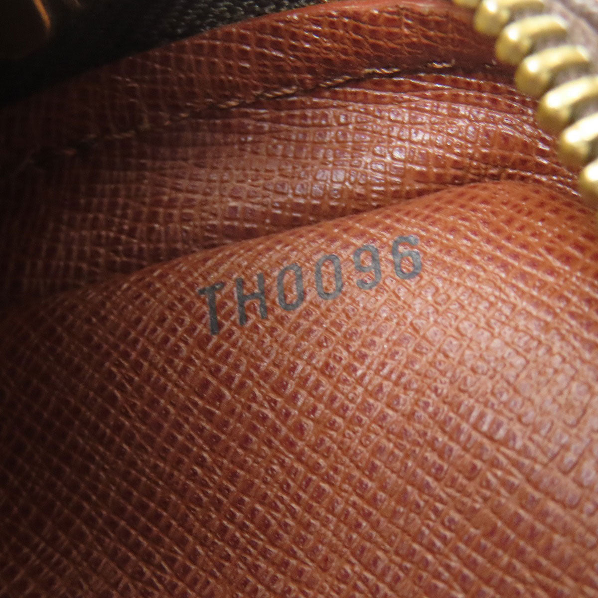 LOUIS VUITTON M45236 Amazon Shoulder Bag Monogram canvas Ladies [Used]