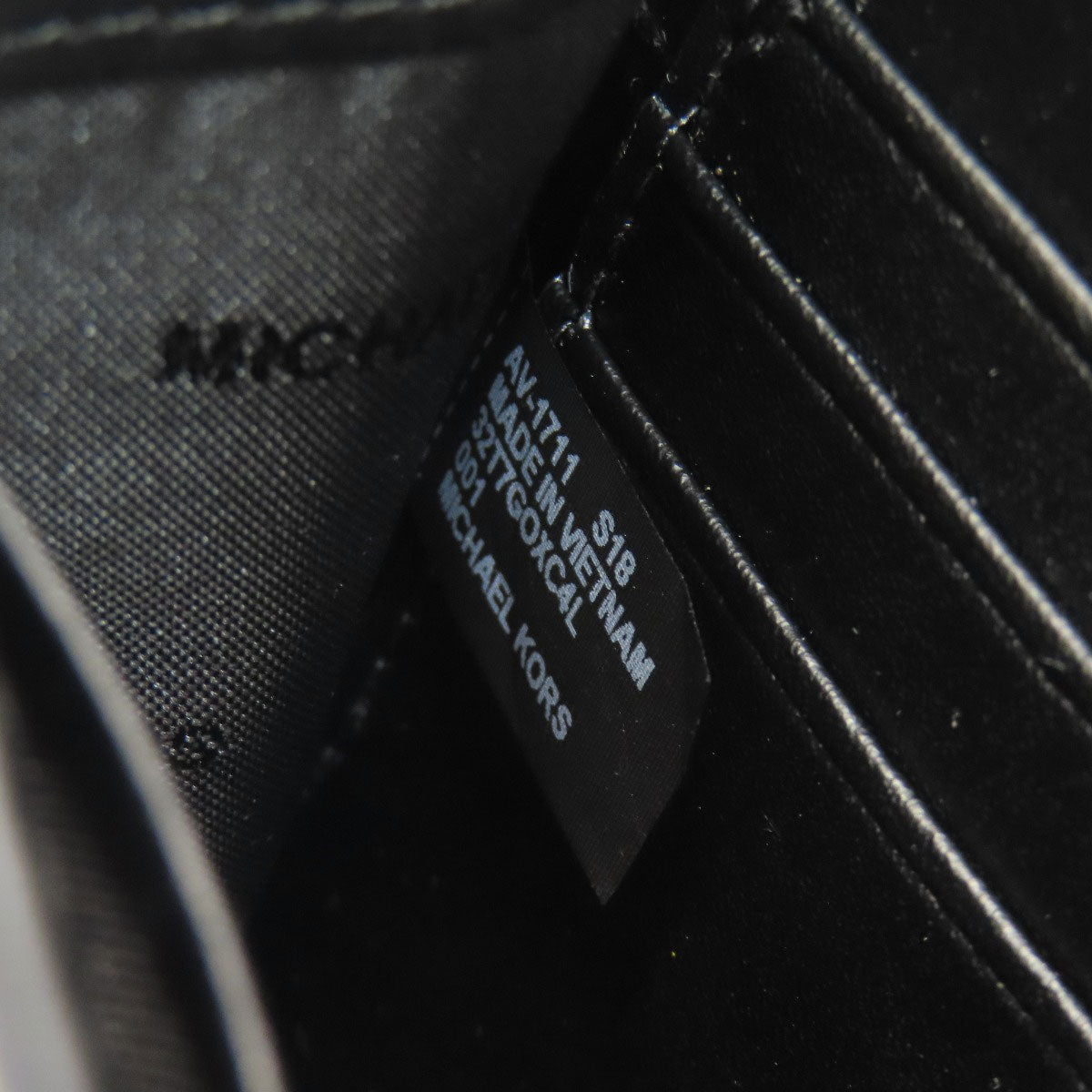 Michael Kors Shoulder wallet with MK logo Long wallet (with coin pocket) Leather Ladies [Used]