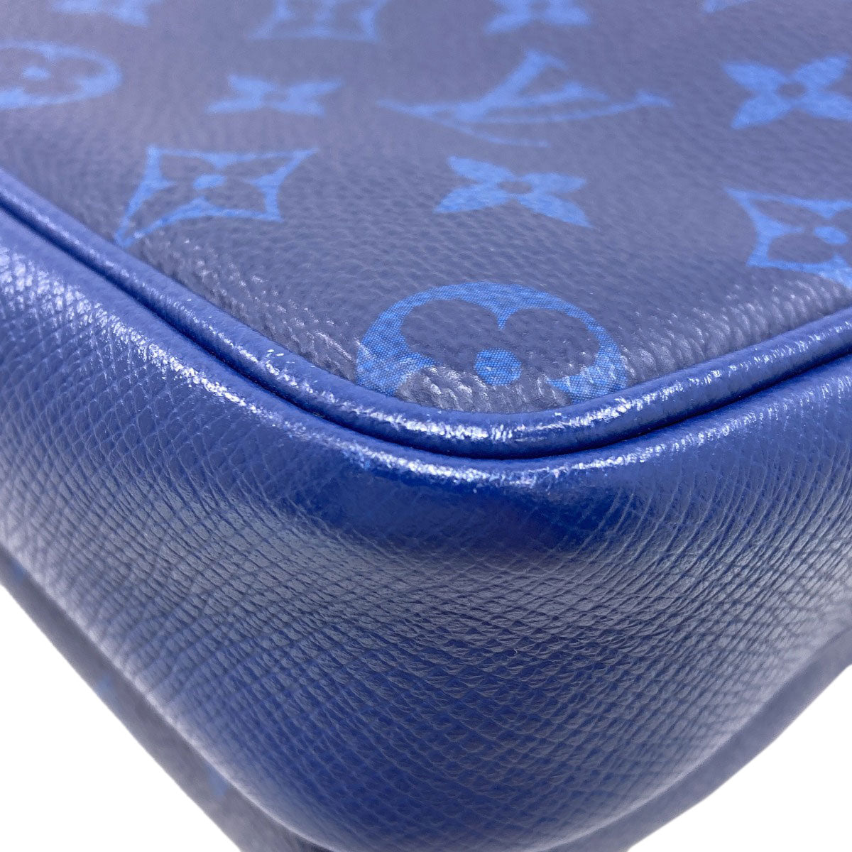 LOUIS VUITTON M30242 Outdoor Messenger PM Shoulder Bag Taigalama mens [Used]