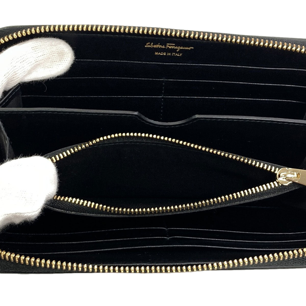 Salvatore Ferragamo GanciniHardware Long wallet (with coin pocket) Leather Ladies [Used]
