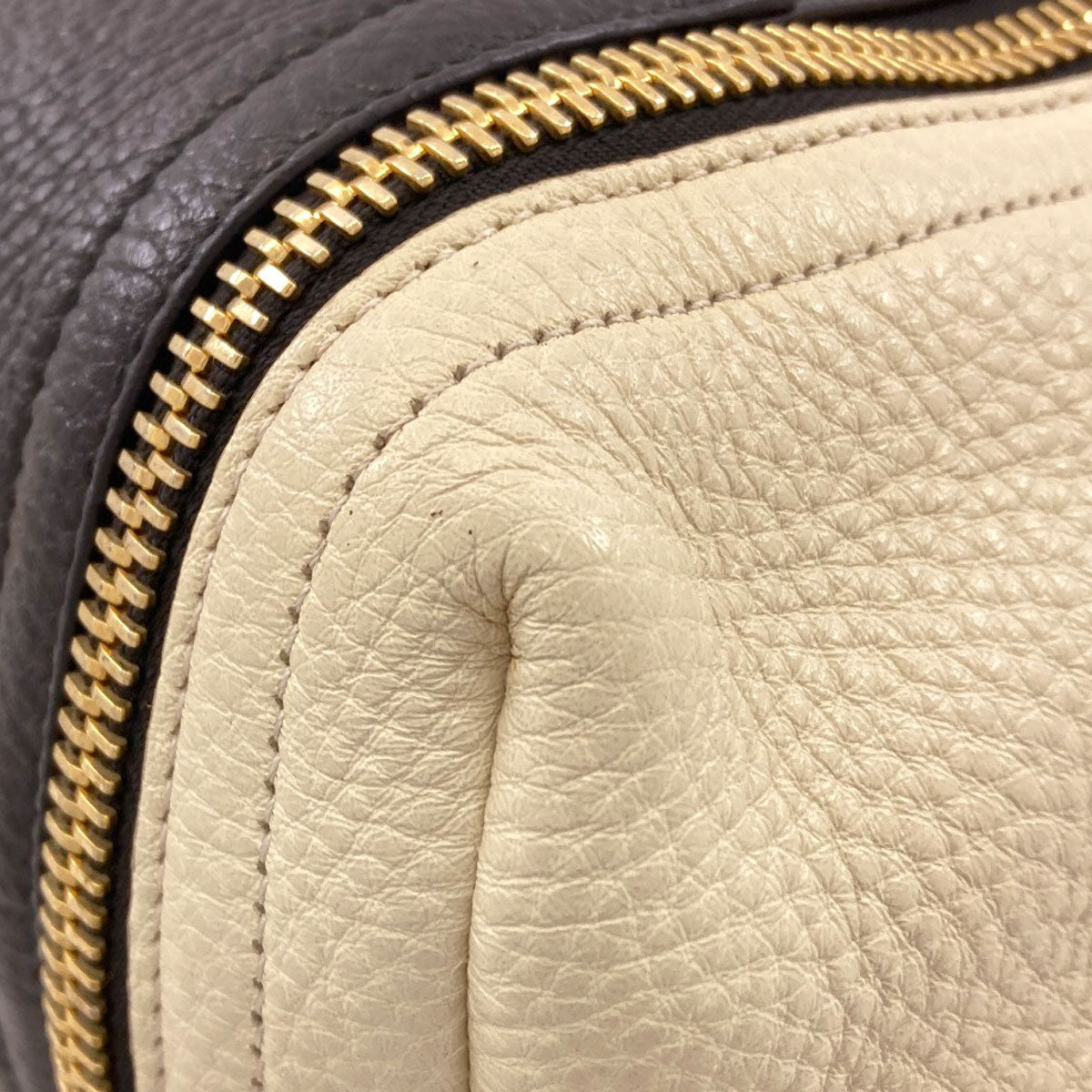 Salvatore Ferragamo GanciniHardware Handbag Leather Ladies [Used]