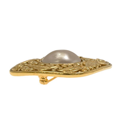 CHANEL Fake pearl Brooch Metal Ladies [Used]