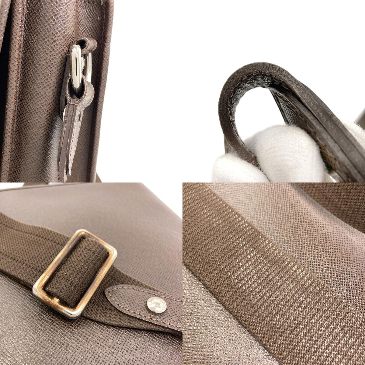 LOUIS VUITTON M32488 Andrei Shoulder Bag Taiga Ladies [Used]