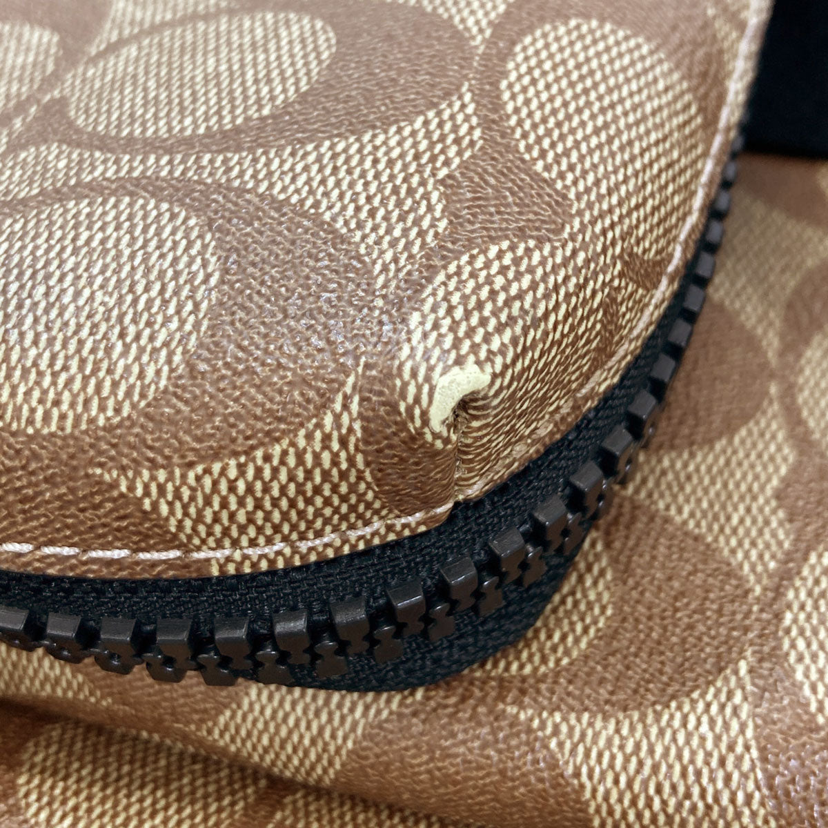 COACH 1909 Signature body bag PVC LeatherLadies [Used]