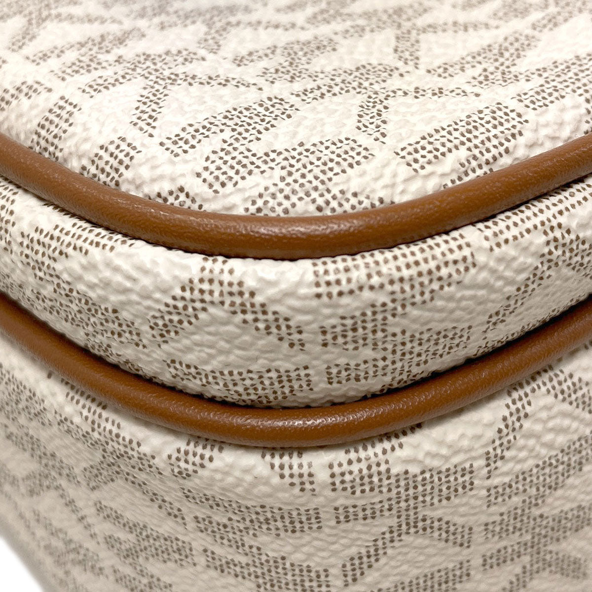 Michael Kors Jet set travel Shoulder Bag PVC Ladies [Used]