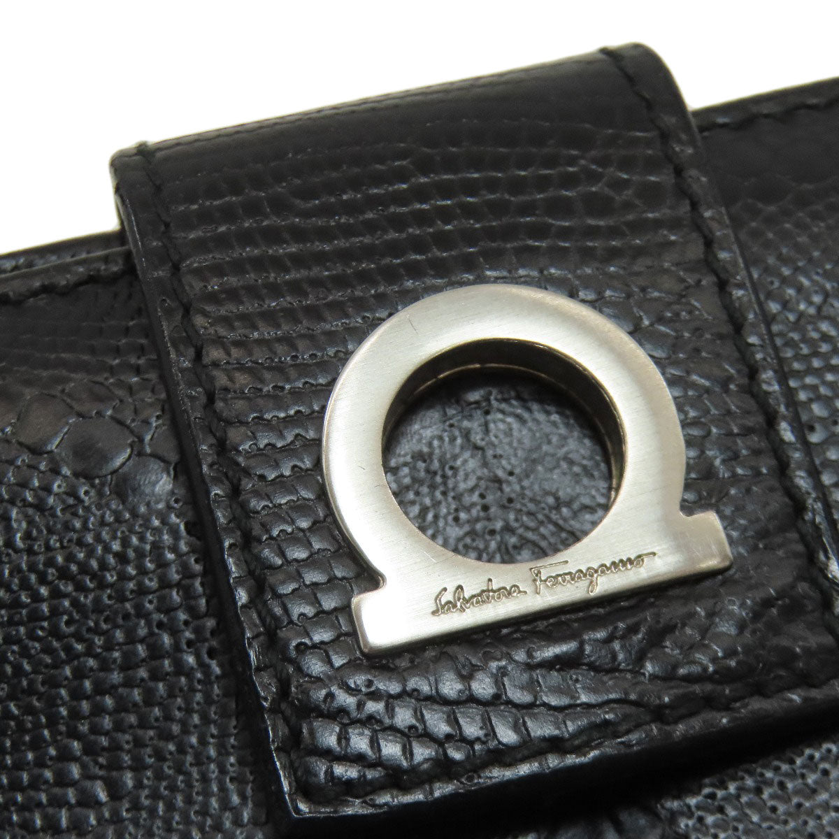 Salvatore Ferragamo Gancini Hardware motif Long wallet (with coin pocket) Leather Ladies [Used]