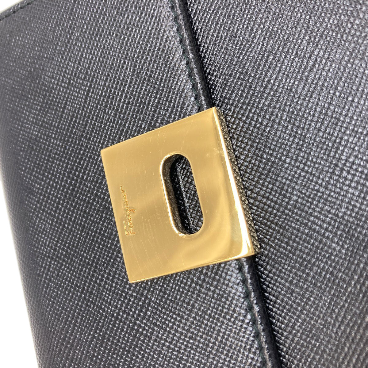 Salvatore Ferragamo GanciniHardware Bifold Wallet with Coin Pocket Leather Ladies [Used]