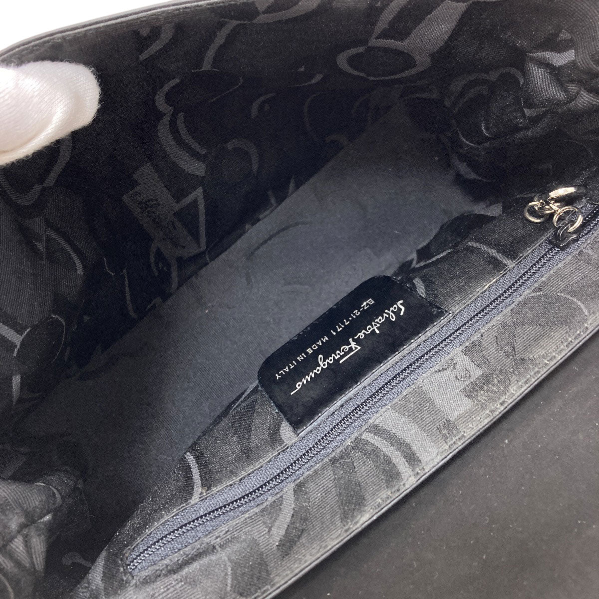 Salvatore Ferragamo logo Shoulder Bag Leather Ladies [Used]