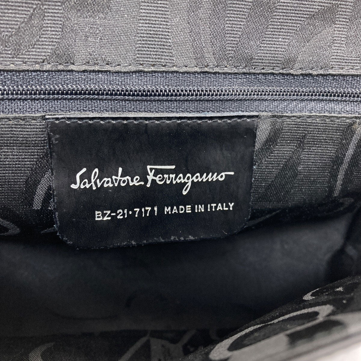 Salvatore Ferragamo logo Shoulder Bag Leather Ladies [Used]