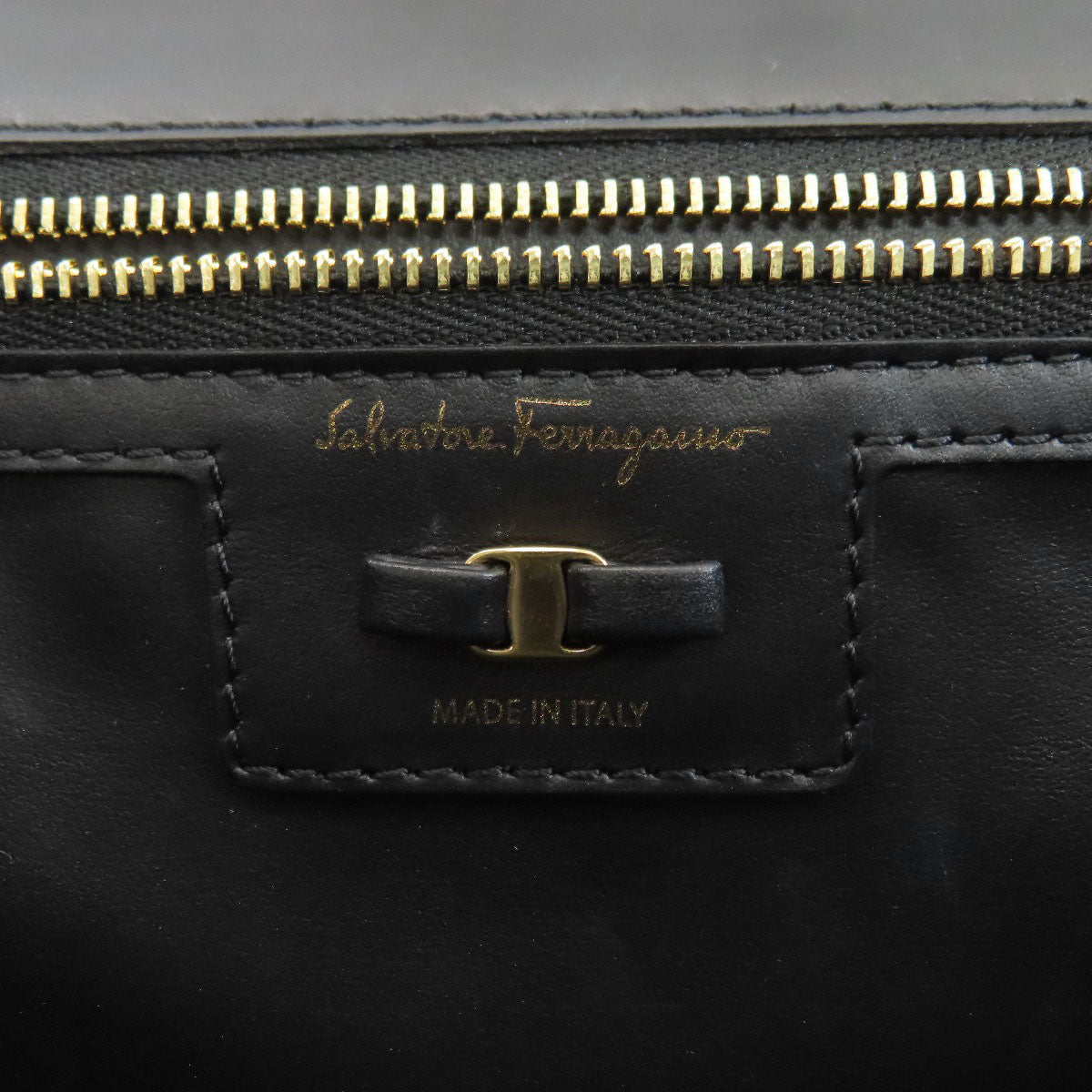 Salvatore Ferragamo Vara ribbon Shoulder Bag Leather Ladies [Used]