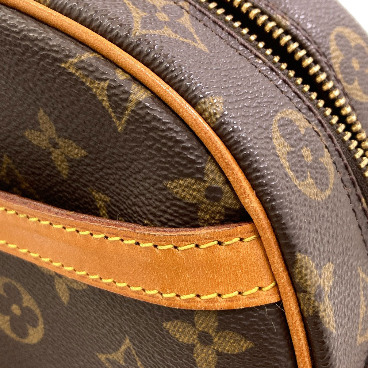 LOUIS VUITTON M51221 Blower Shoulder Bag Monogram canvas Ladies [Used]