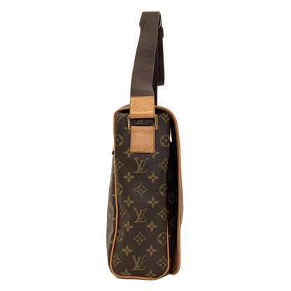 LOUIS VUITTON M45257 Aves Shoulder Bag Monogram canvas Ladies [Used]