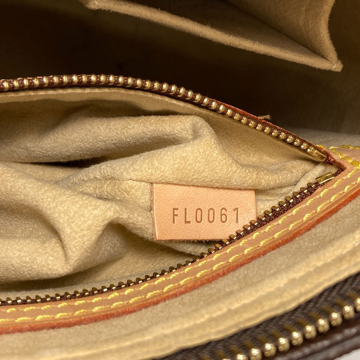 LOUIS VUITTON M51146 Looping MM Handbag Monogram canvas Ladies [Used]