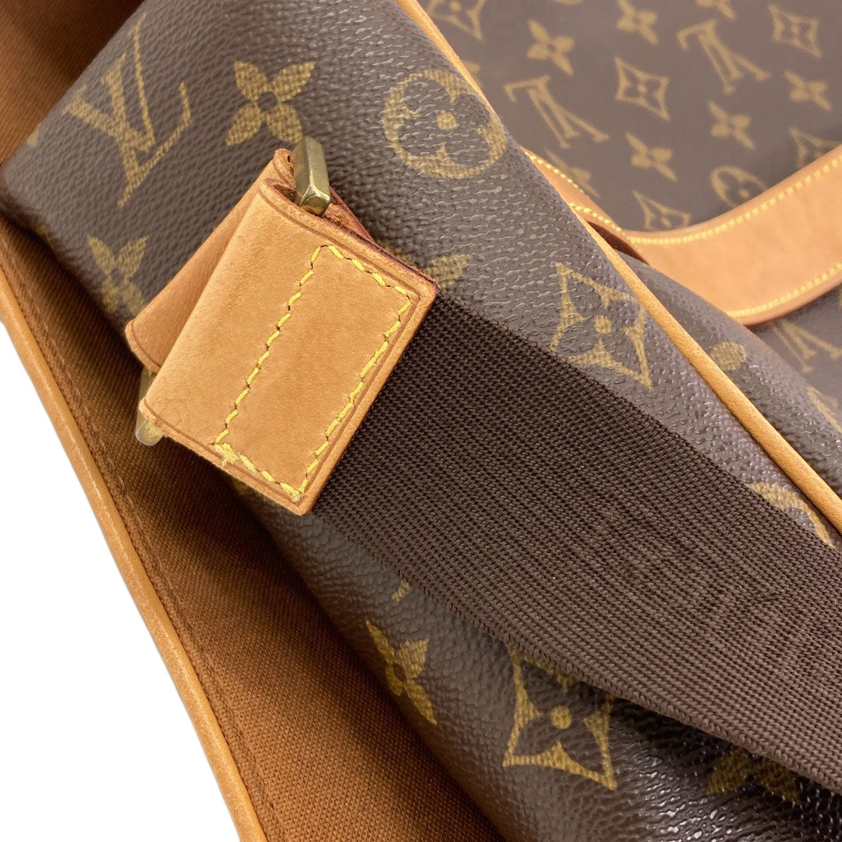 LOUIS VUITTON M45257 Aves Shoulder Bag Monogram canvas Ladies [Used]