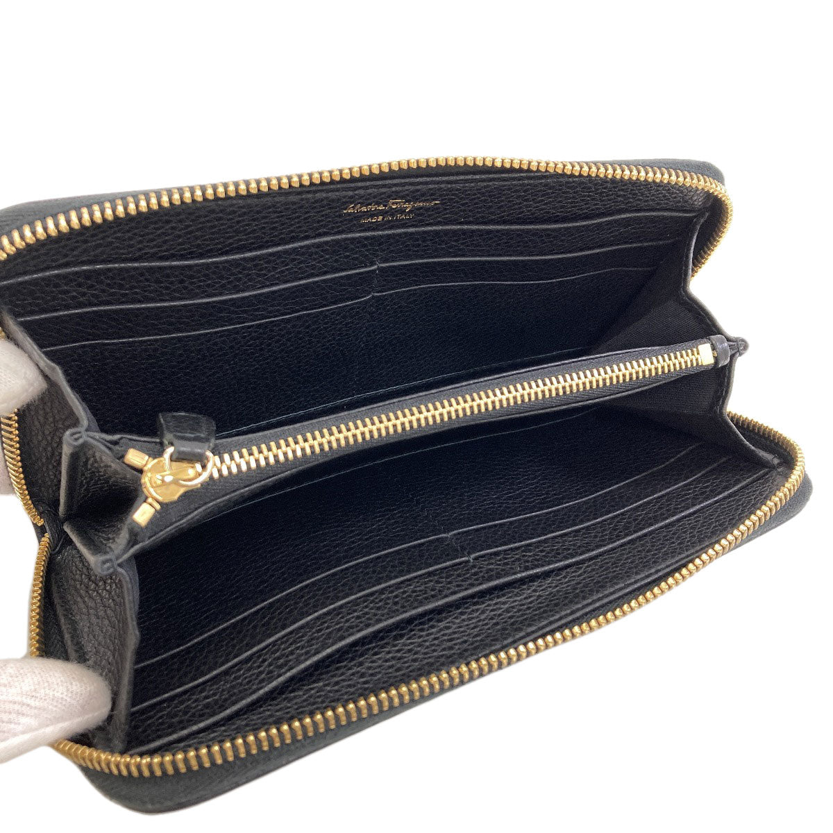 Salvatore Ferragamo Gancini Long wallet (with coin pocket) Leather Ladies [Used]