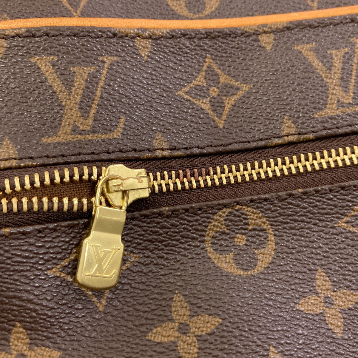 LOUIS VUITTON M40524 Pochette Valmy Shoulder Bag Monogram canvas Ladies [Used]