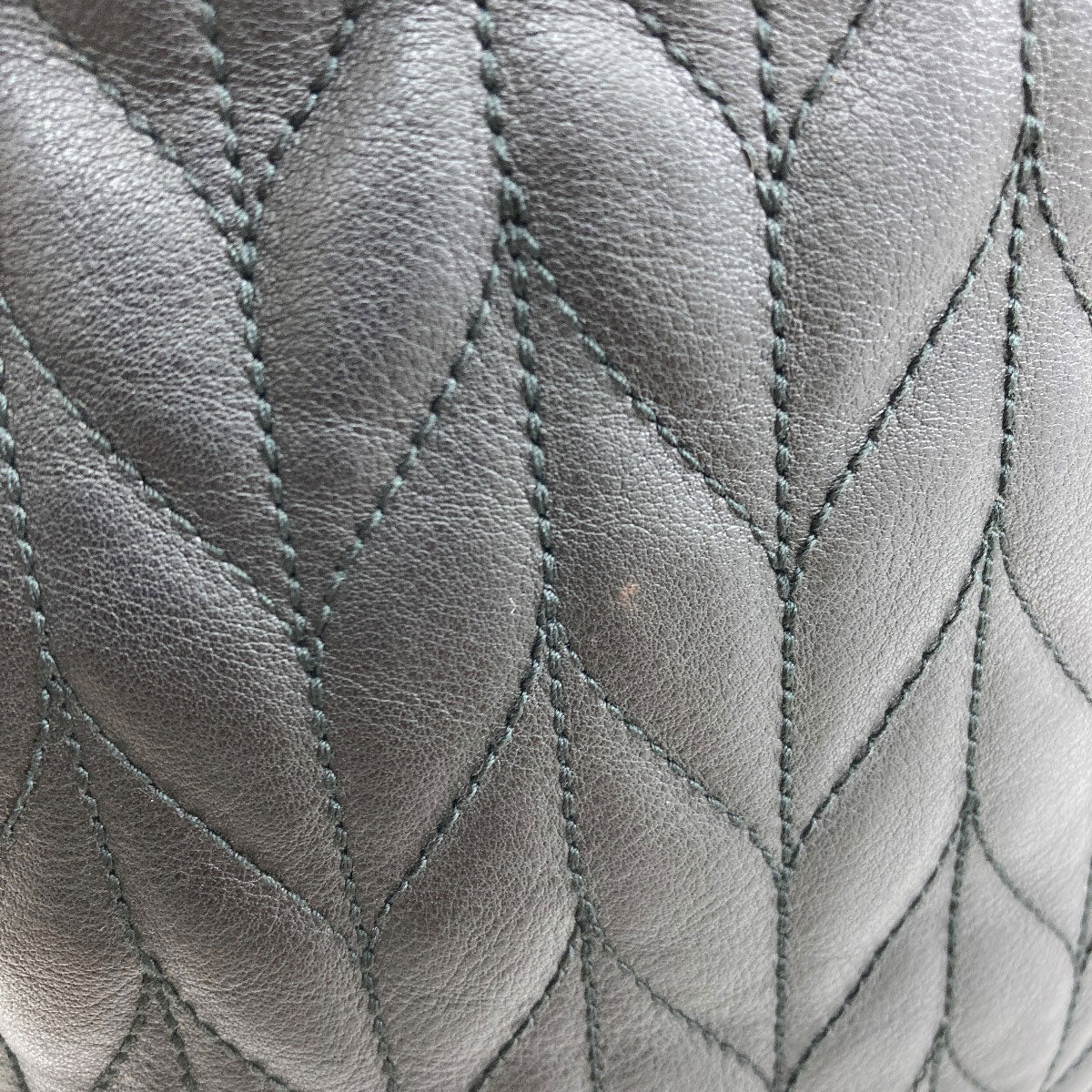 GUCCI 002・1099 Quilted herringbone pattern Handbag Leather Ladies [Used]
