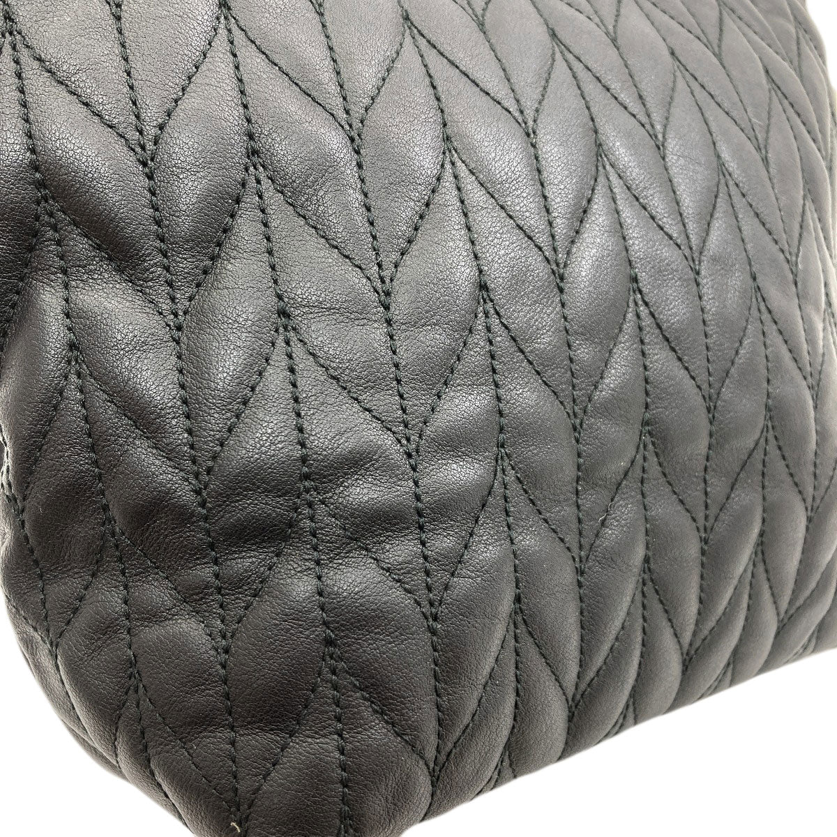 GUCCI 002・1099 Quilted herringbone pattern Handbag Leather Ladies [Used]