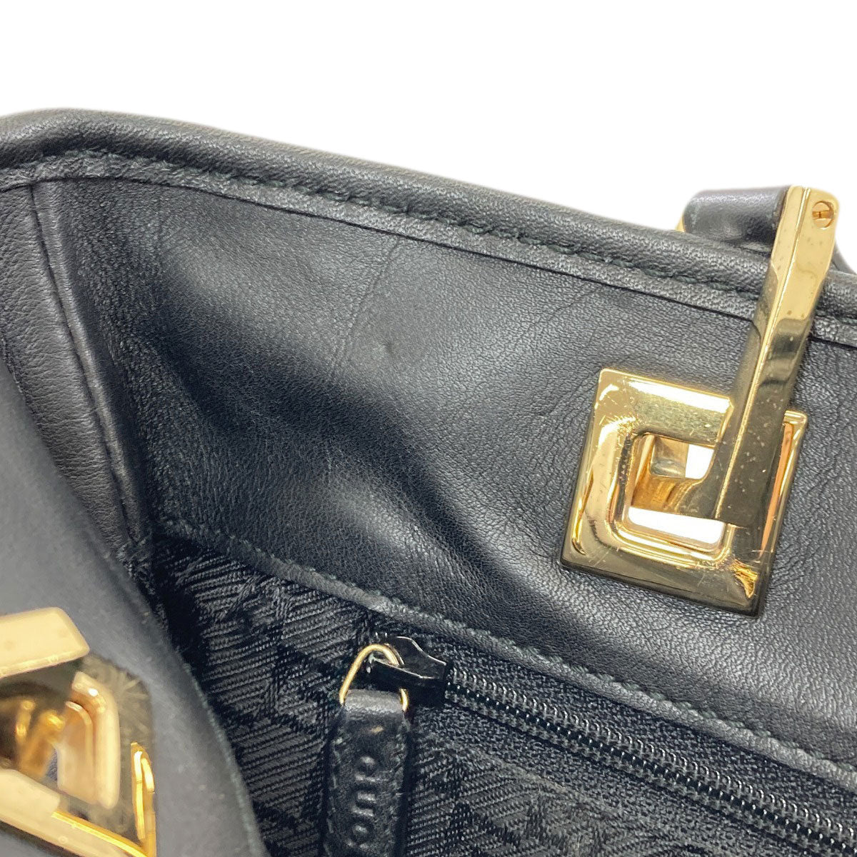 GUCCI 002・1099 Quilted herringbone pattern Handbag Leather Ladies [Used]